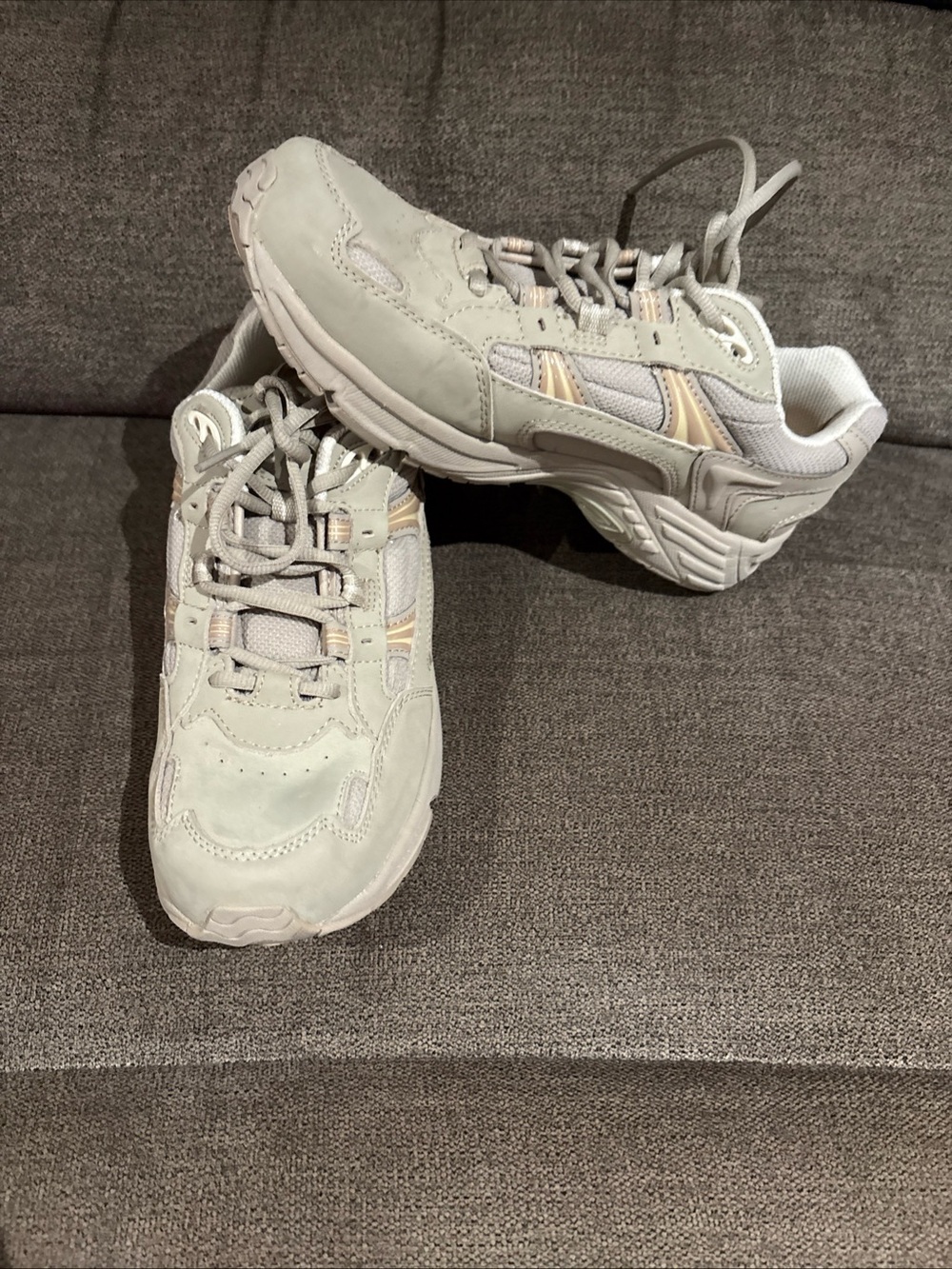 Vionic Women's Classic Walker Taupe Sneakers 8.5 Worn 1x